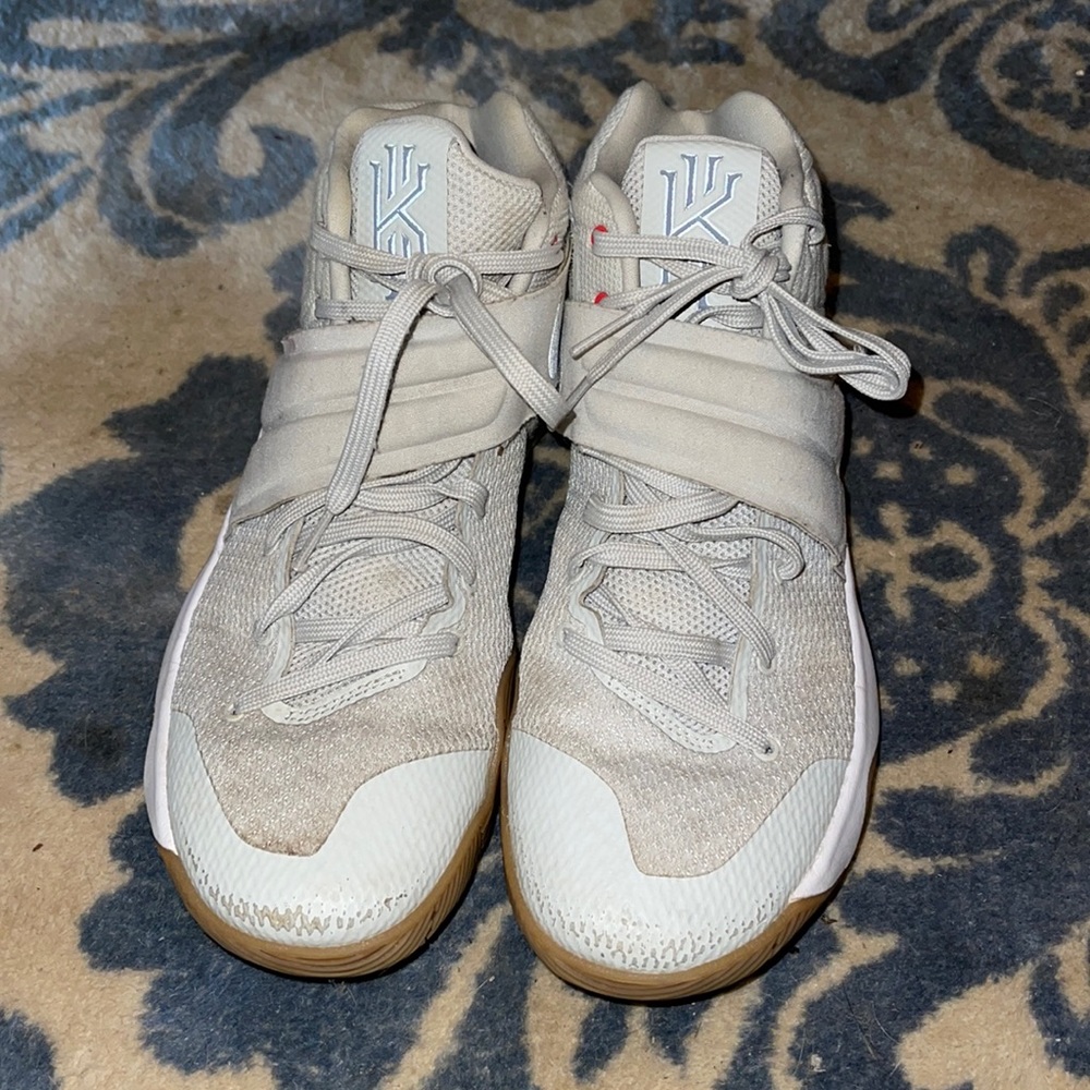Nike Kyrie 2 Summer Light Bone Gum Size 9 Sneakers 819583-001